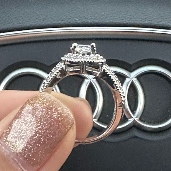 R54. Swarovski Crystal Silver Overlay Wedding engagement Ring - Picture 3 of 5